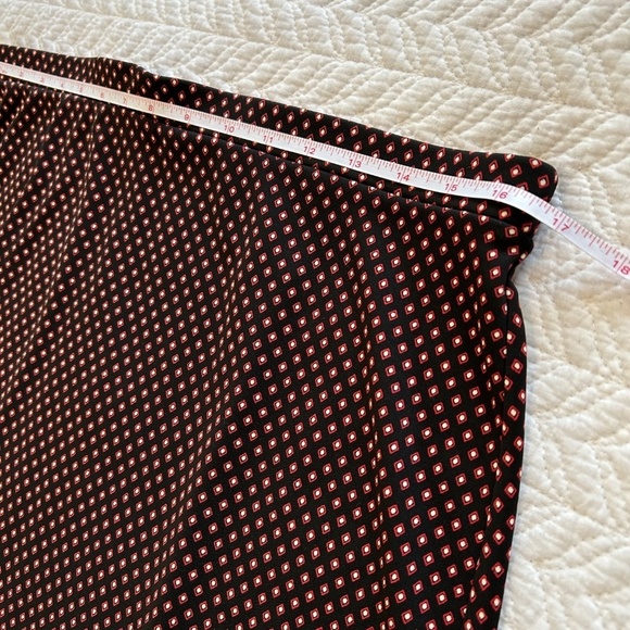 Micheal Micheal Kors Jersey Pull-On Skirt Flounce Hem Black/Red Print Size 12 - Picture 5 of 13